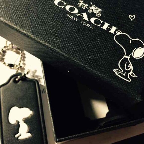 Coach X Peanuts Leather Snoopy Hangtag ©️2014 w/ Collectible Coach Snoopy Box